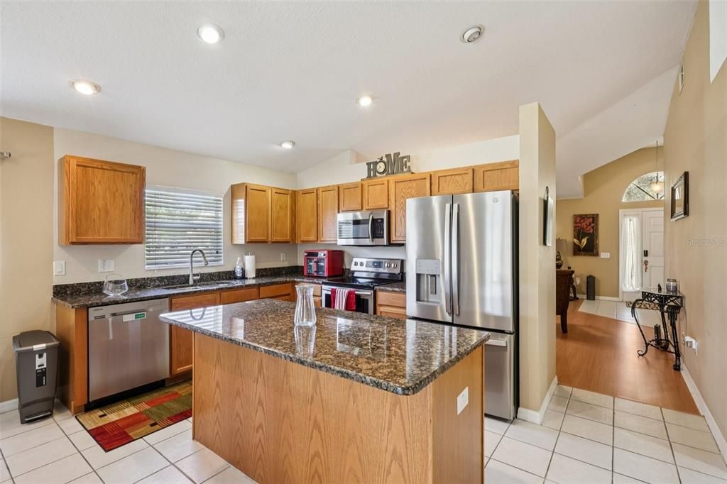 En Venta: $349,999 (4 camas, 2 baños, 1980 Pies cuadrados)