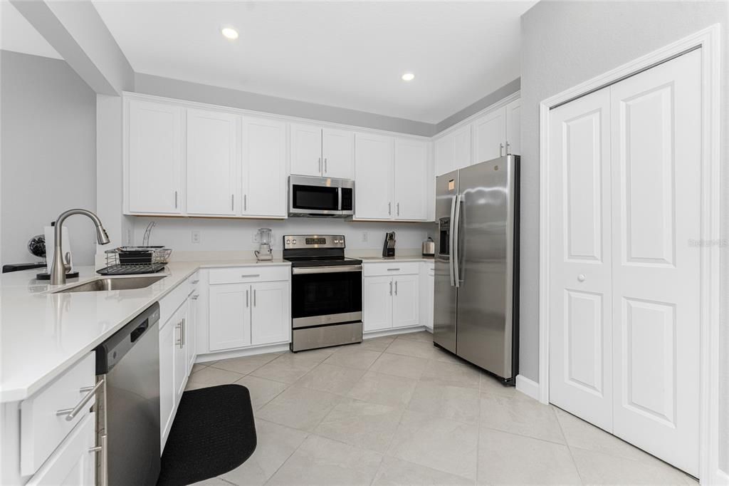 For Sale: $274,900 (3 beds, 2 baths, 1422 Square Feet)