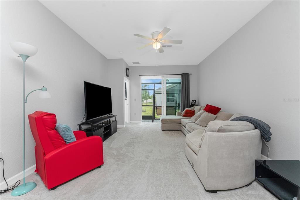 For Sale: $274,900 (3 beds, 2 baths, 1422 Square Feet)