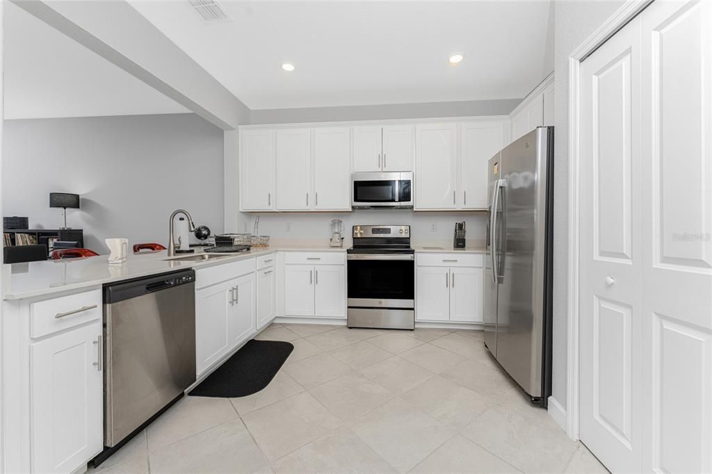 For Sale: $274,900 (3 beds, 2 baths, 1422 Square Feet)