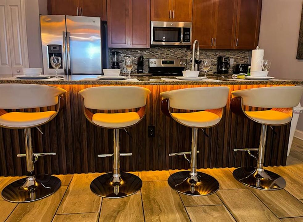 待售: $550,000 (4 贝兹, 3 浴室, 1914 平方英尺)