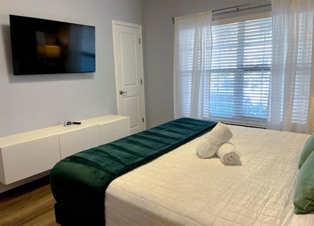 待售: $550,000 (4 贝兹, 3 浴室, 1914 平方英尺)