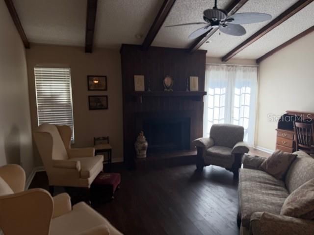 For Sale: $185,000 (3 beds, 2 baths, 1218 Square Feet)