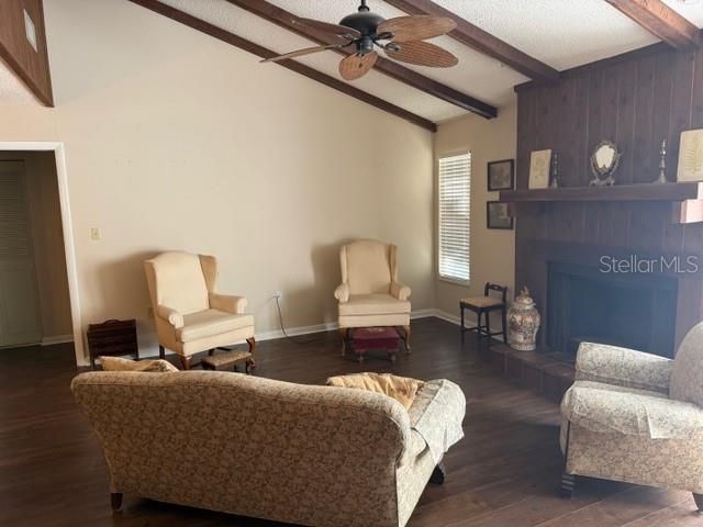 For Sale: $185,000 (3 beds, 2 baths, 1218 Square Feet)