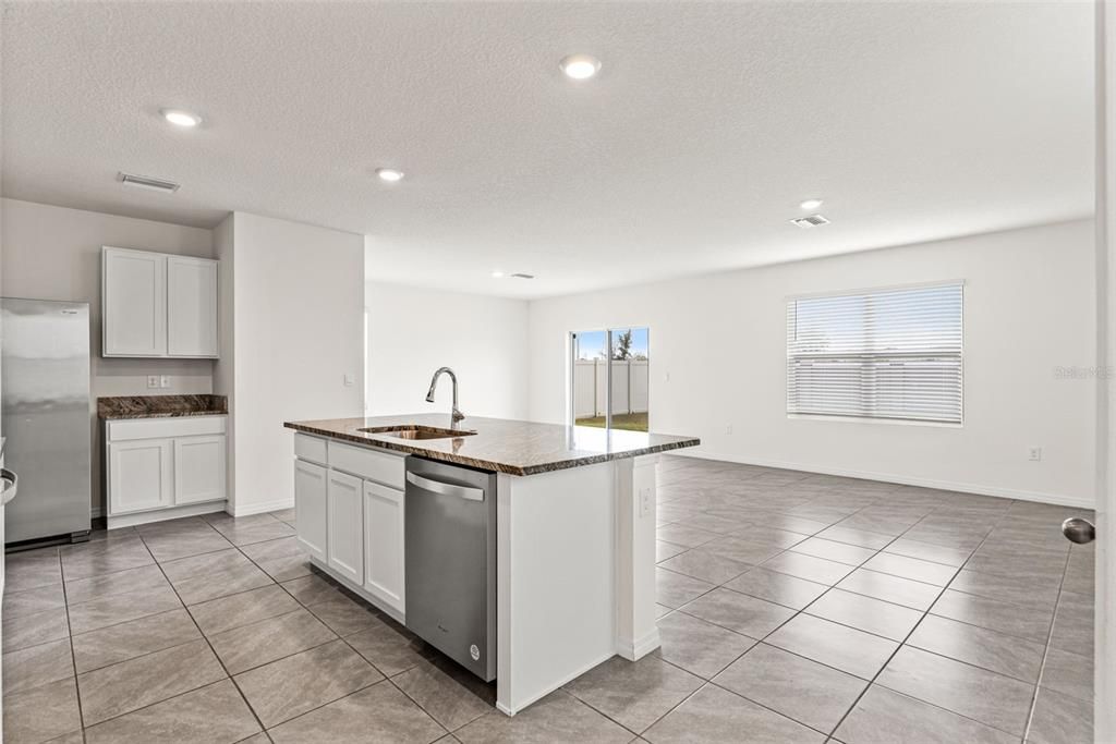 En Renta: $2,700 (4 camas, 2 baños, 2260 Pies cuadrados)