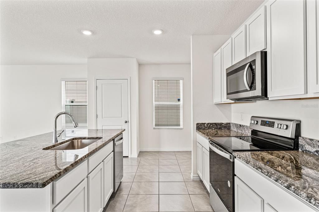 En Renta: $2,700 (4 camas, 2 baños, 2260 Pies cuadrados)