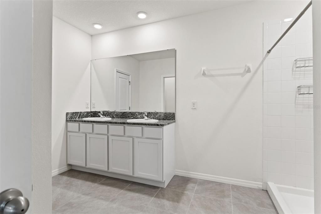 En Renta: $2,700 (4 camas, 2 baños, 2260 Pies cuadrados)