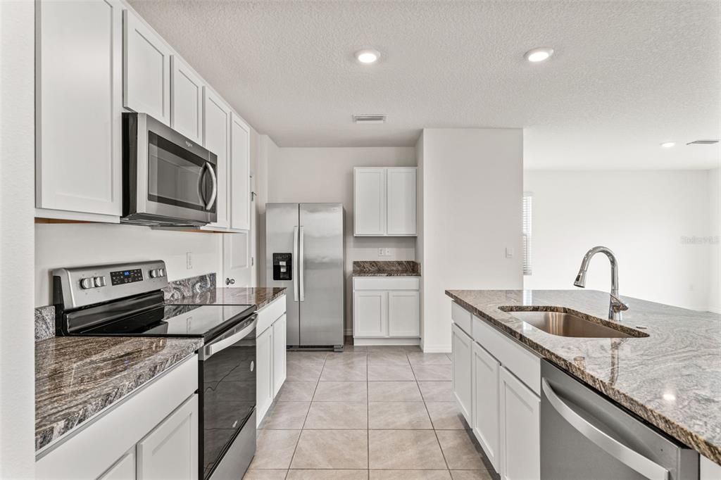 En Renta: $2,700 (4 camas, 2 baños, 2260 Pies cuadrados)