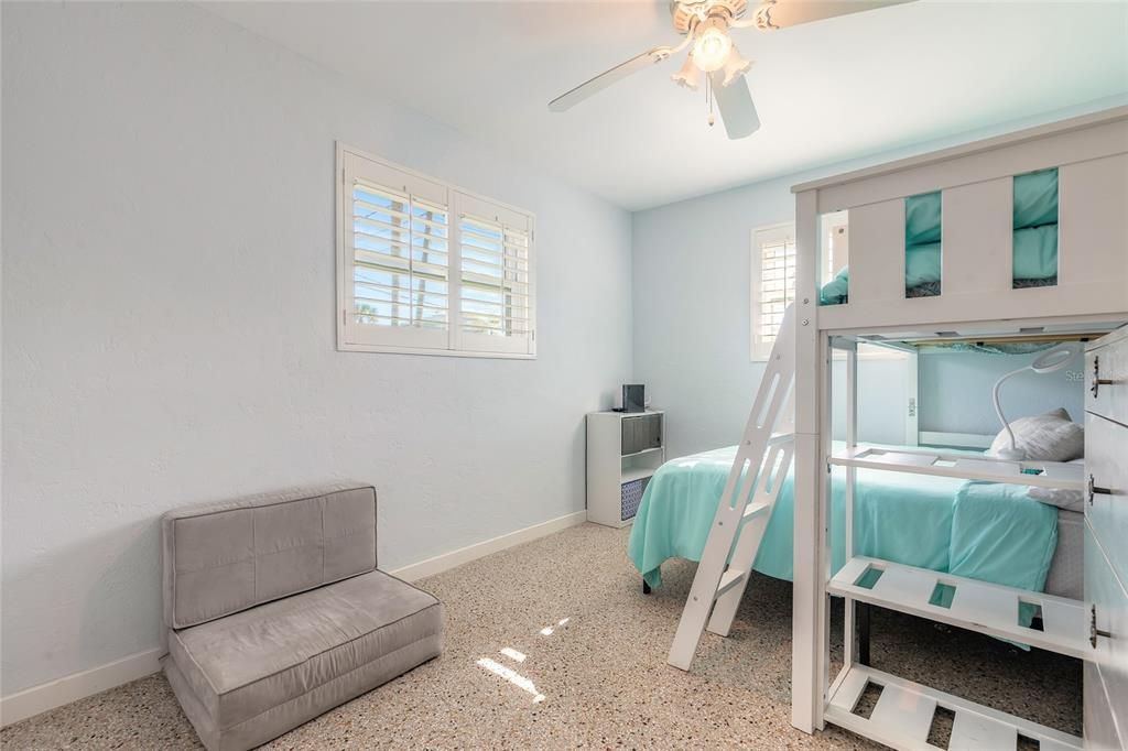 待售: $349,900 (2 贝兹, 1 浴室, 840 平方英尺)