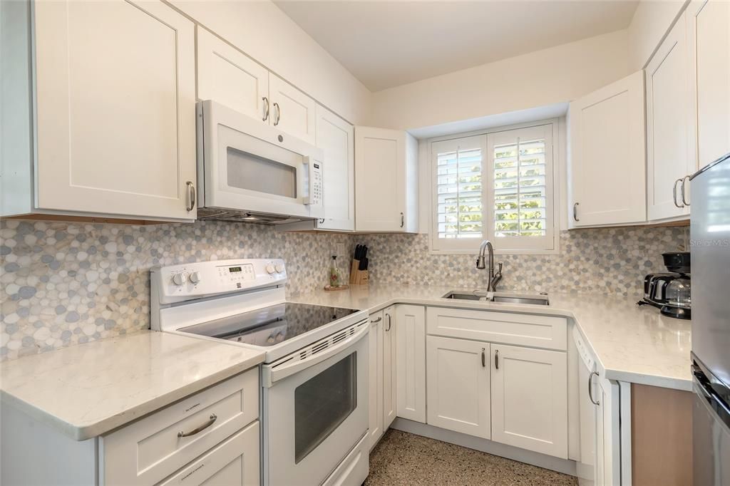 待售: $349,900 (2 贝兹, 1 浴室, 840 平方英尺)