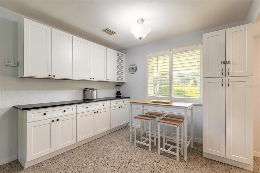 待售: $349,900 (2 贝兹, 1 浴室, 840 平方英尺)