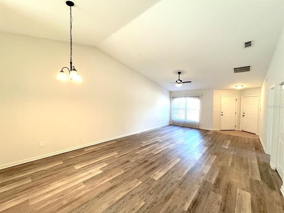 En Renta: $1,550 (3 camas, 2 baños, 1302 Pies cuadrados)