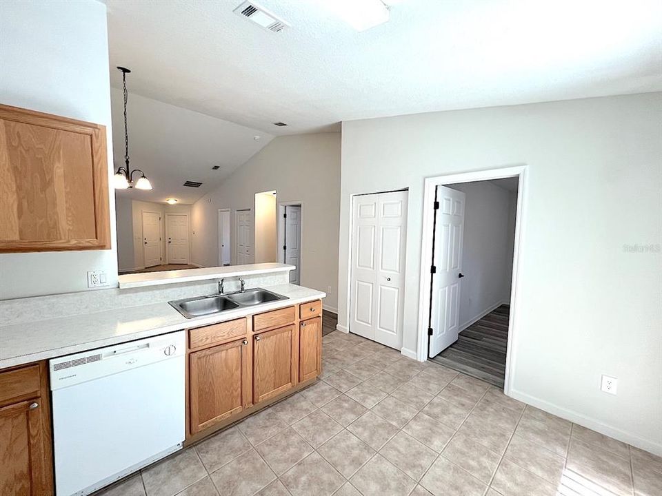 En Renta: $1,550 (3 camas, 2 baños, 1302 Pies cuadrados)