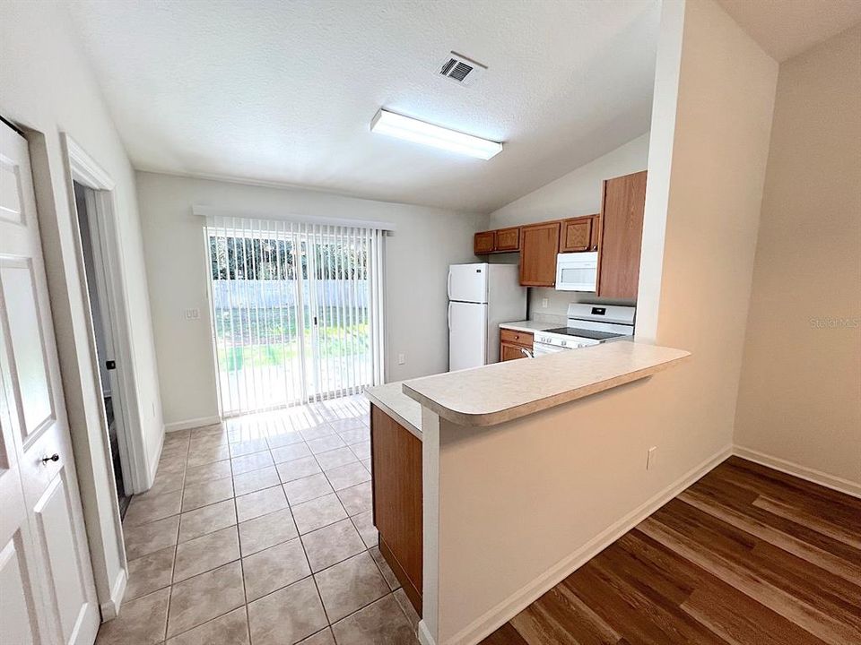 En Renta: $1,550 (3 camas, 2 baños, 1302 Pies cuadrados)