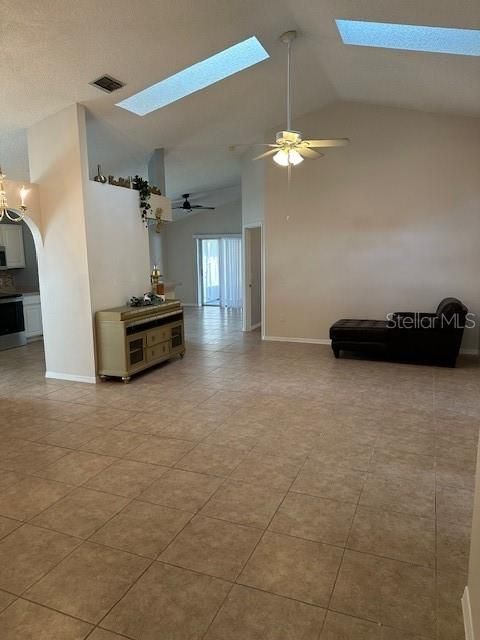 For Rent: $2,500 (4 beds, 2 baths, 1815 Square Feet)