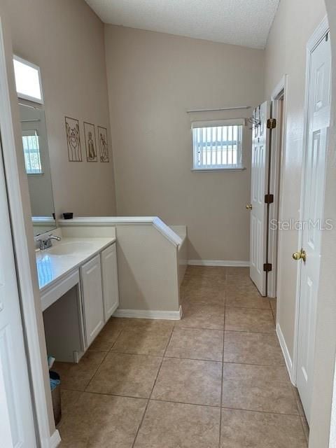 For Rent: $2,500 (4 beds, 2 baths, 1815 Square Feet)