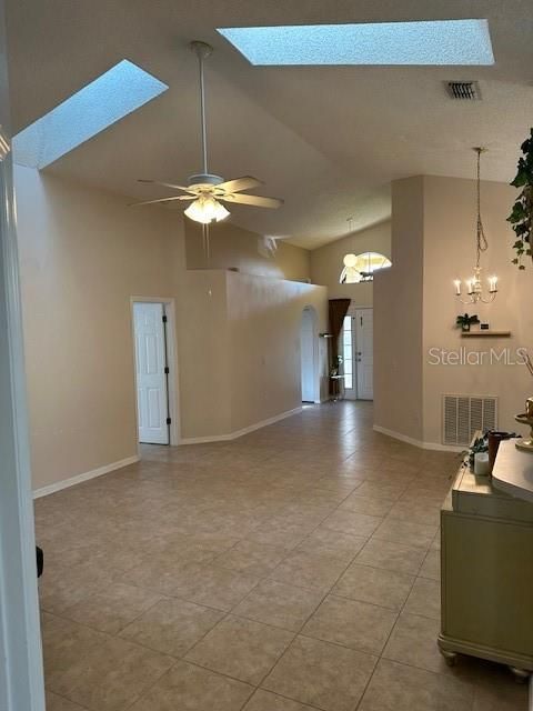 For Rent: $2,500 (4 beds, 2 baths, 1815 Square Feet)