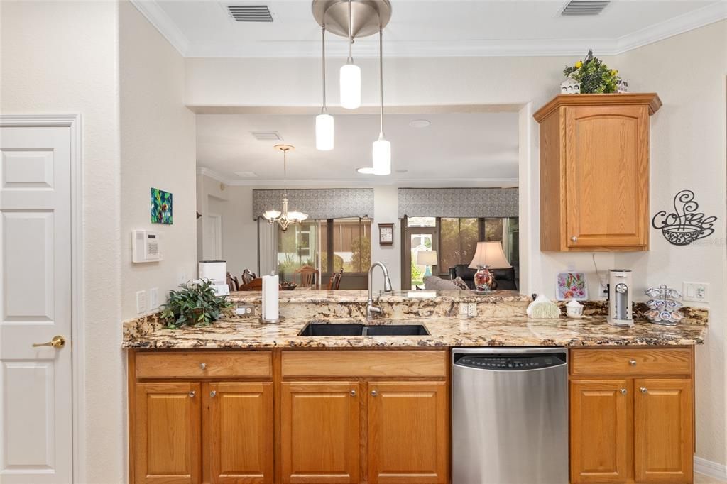 For Sale: $355,500 (2 beds, 2 baths, 1870 Square Feet)