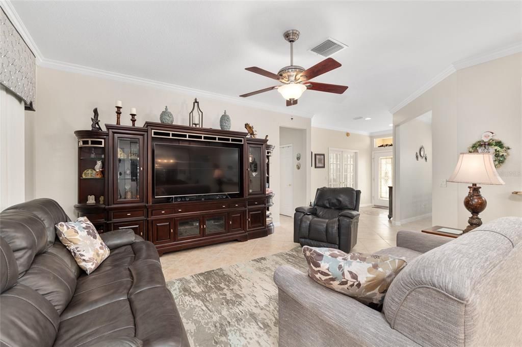 For Sale: $355,500 (2 beds, 2 baths, 1870 Square Feet)