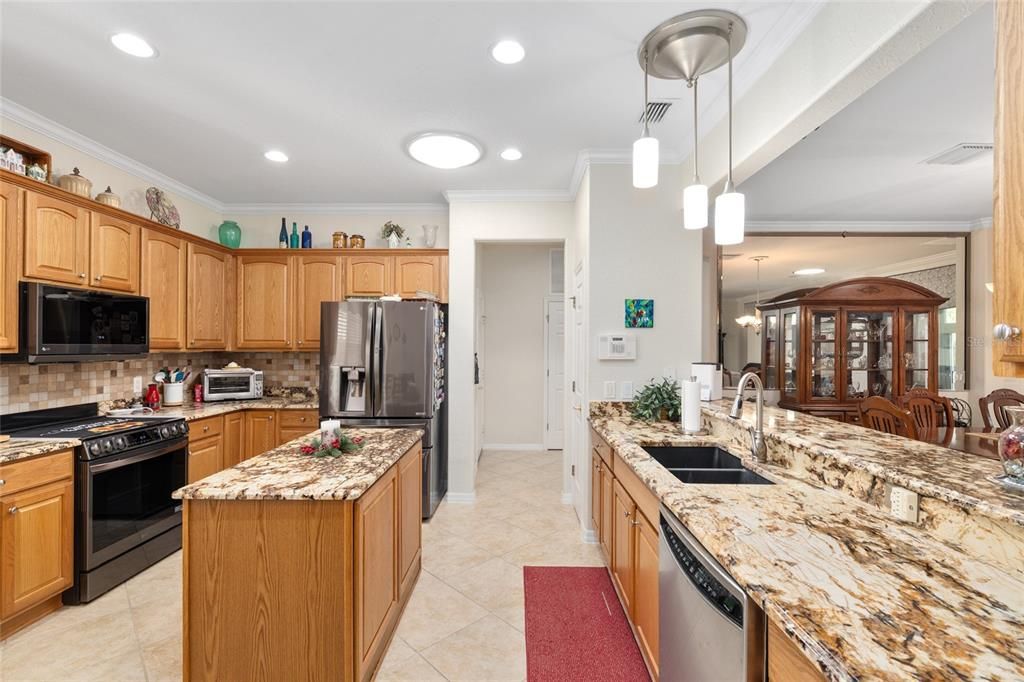 For Sale: $355,500 (2 beds, 2 baths, 1870 Square Feet)