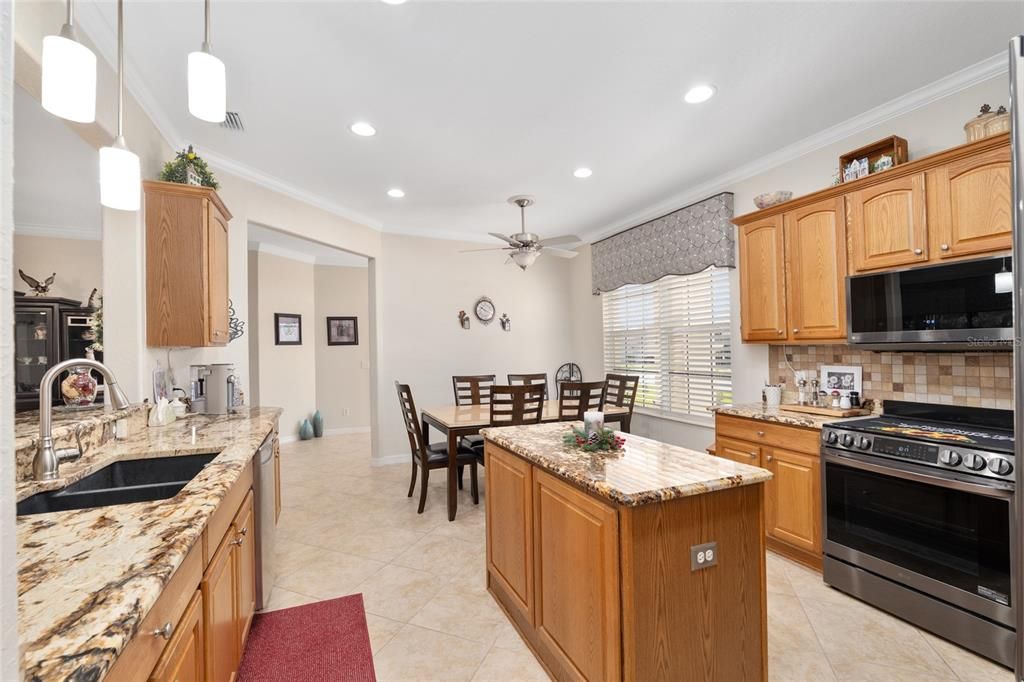 For Sale: $355,500 (2 beds, 2 baths, 1870 Square Feet)