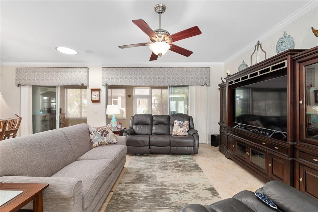 For Sale: $355,500 (2 beds, 2 baths, 1870 Square Feet)