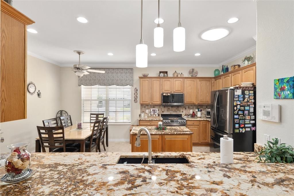 For Sale: $355,500 (2 beds, 2 baths, 1870 Square Feet)