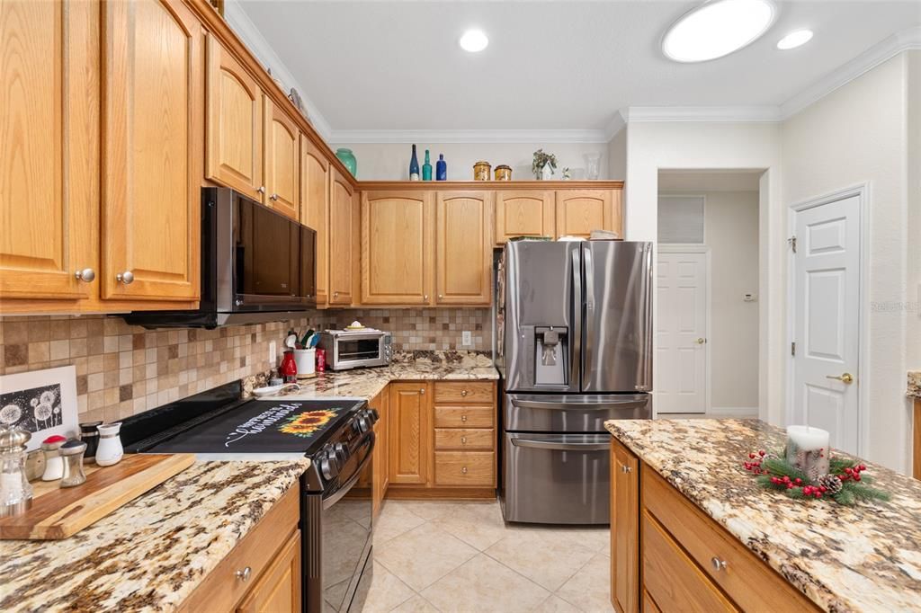 For Sale: $355,500 (2 beds, 2 baths, 1870 Square Feet)