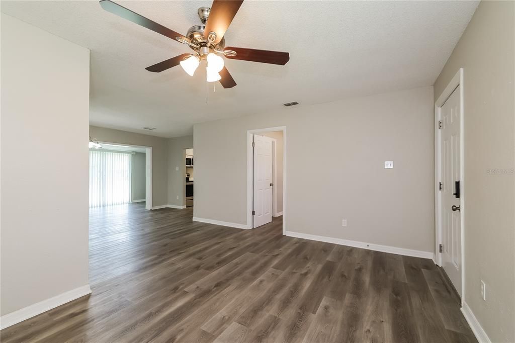 For Rent: $1,985 (4 beds, 2 baths, 1581 Square Feet)