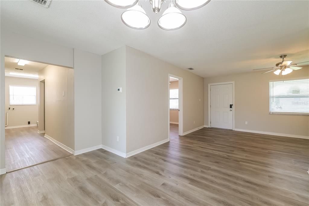 For Rent: $1,985 (4 beds, 2 baths, 1581 Square Feet)