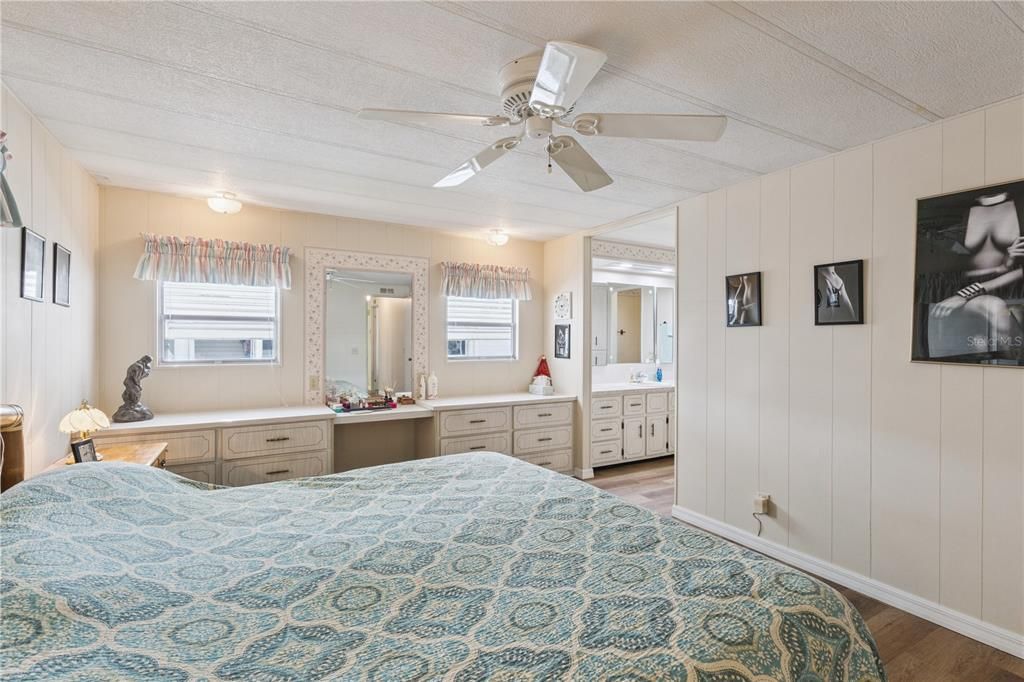 For Sale: $142,500 (2 beds, 2 baths, 1370 Square Feet)