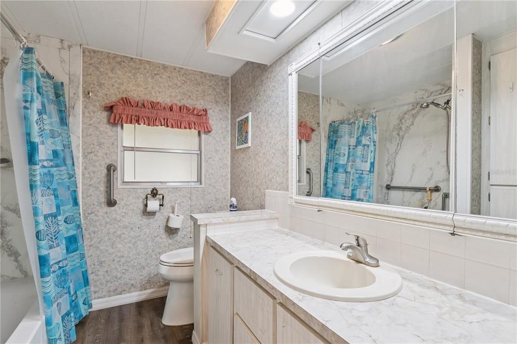 For Sale: $142,500 (2 beds, 2 baths, 1370 Square Feet)