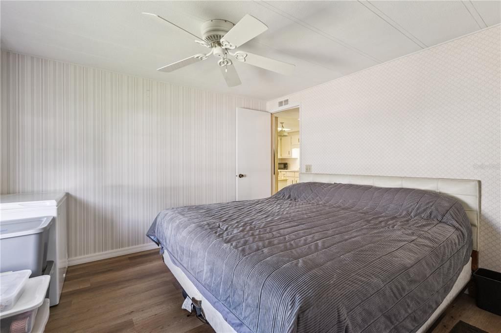 For Sale: $142,500 (2 beds, 2 baths, 1370 Square Feet)