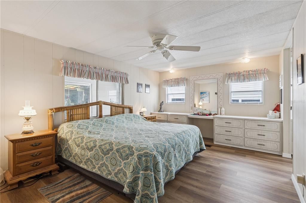 For Sale: $142,500 (2 beds, 2 baths, 1370 Square Feet)