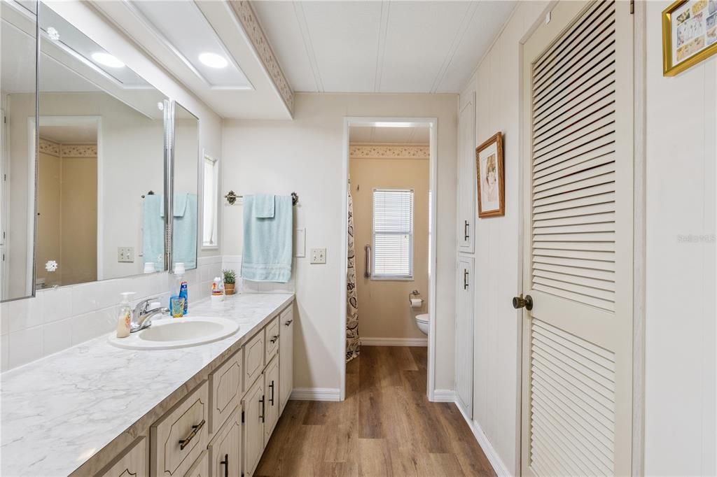 For Sale: $142,500 (2 beds, 2 baths, 1370 Square Feet)