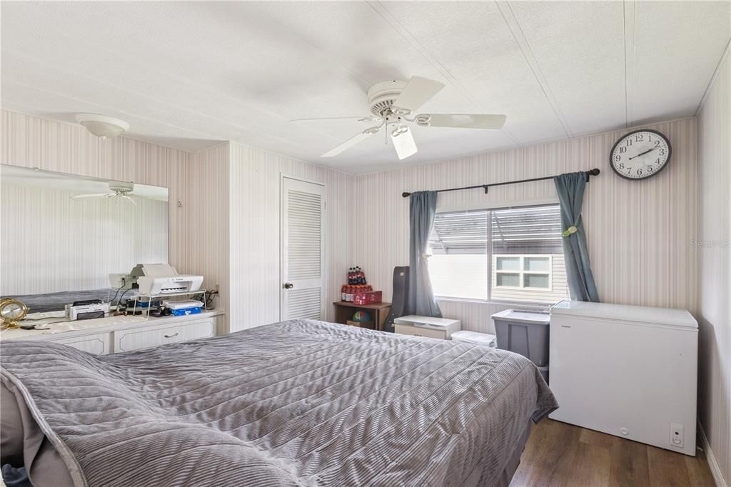 For Sale: $142,500 (2 beds, 2 baths, 1370 Square Feet)