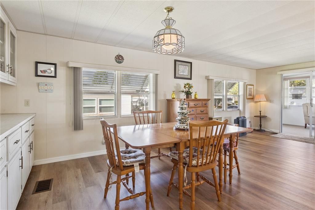 For Sale: $142,500 (2 beds, 2 baths, 1370 Square Feet)