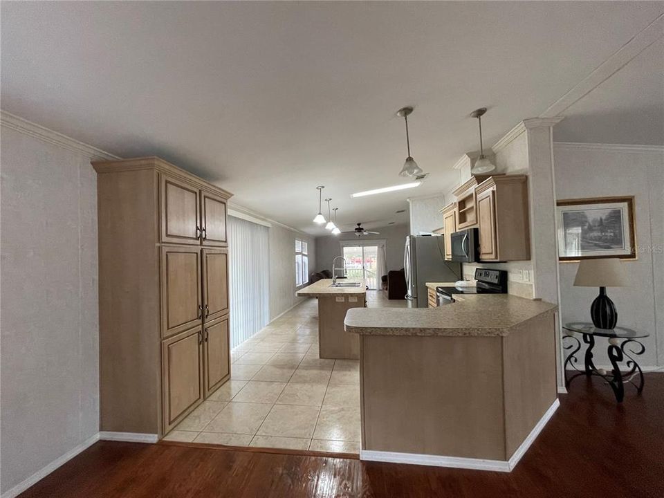 For Sale: $315,000 (3 beds, 2 baths, 1620 Square Feet)