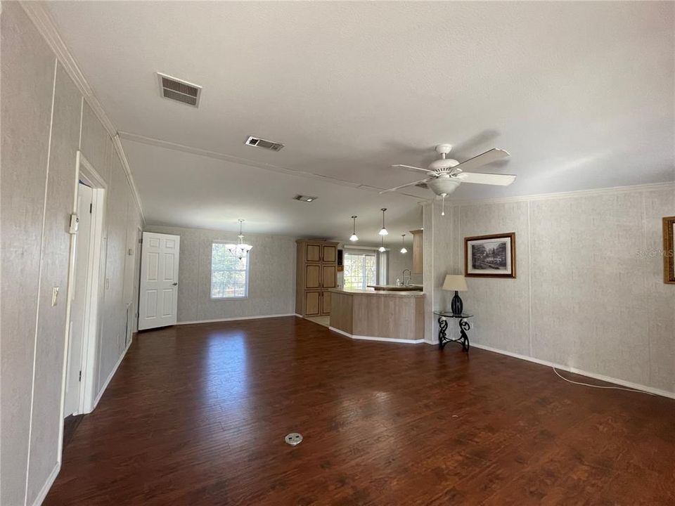 For Sale: $315,000 (3 beds, 2 baths, 1620 Square Feet)