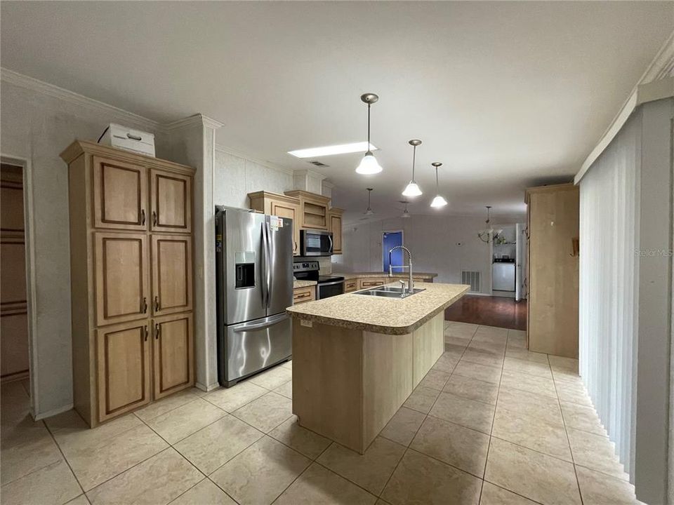 For Sale: $315,000 (3 beds, 2 baths, 1620 Square Feet)