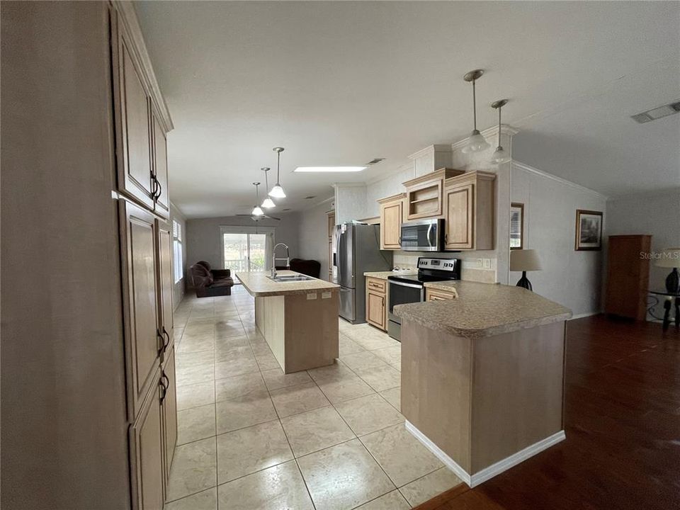 For Sale: $315,000 (3 beds, 2 baths, 1620 Square Feet)