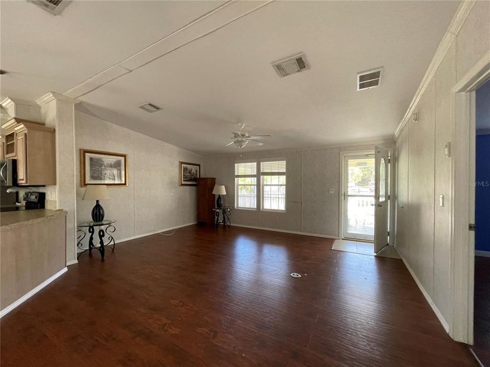 For Sale: $315,000 (3 beds, 2 baths, 1620 Square Feet)