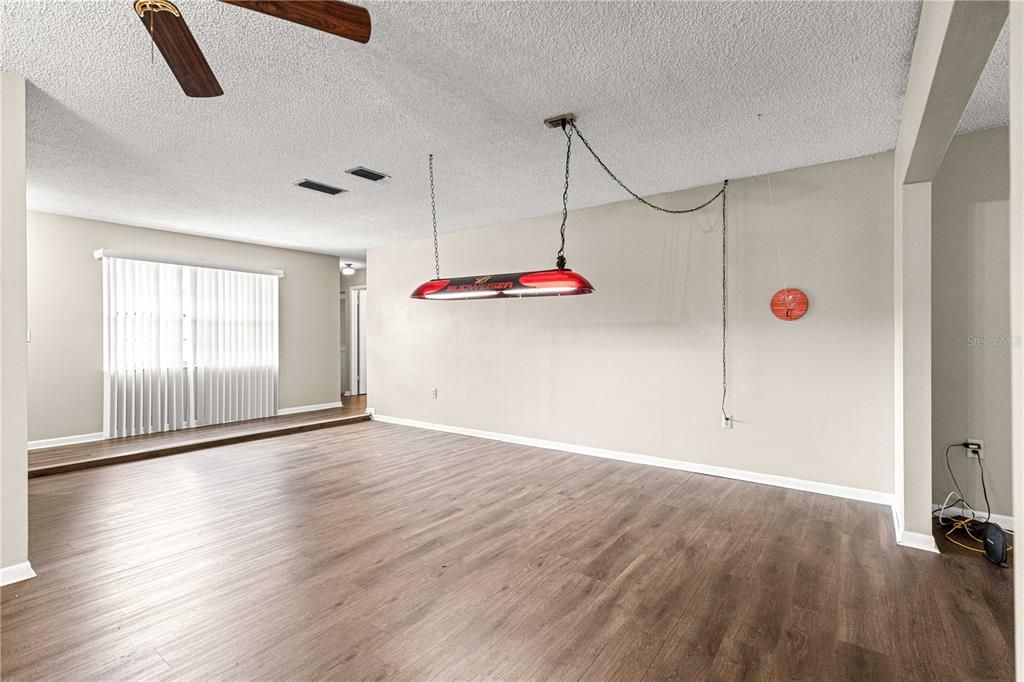 На продажу: $209,000 (2 спален, 2 ванн, 1374 Квадратных фут)