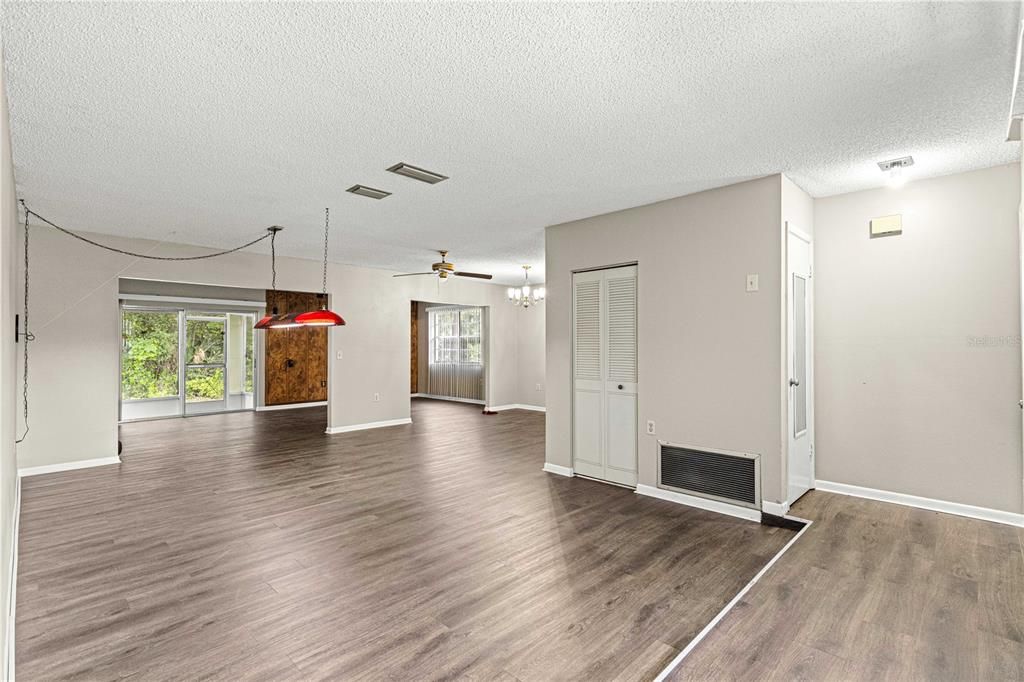 На продажу: $209,000 (2 спален, 2 ванн, 1374 Квадратных фут)