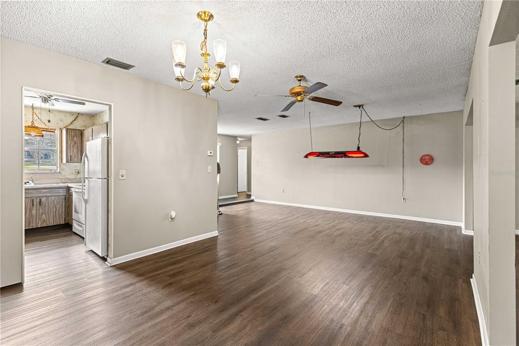 На продажу: $209,000 (2 спален, 2 ванн, 1374 Квадратных фут)