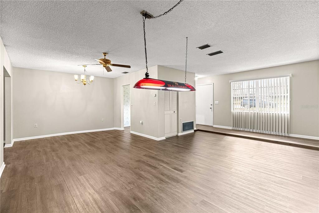 На продажу: $209,000 (2 спален, 2 ванн, 1374 Квадратных фут)