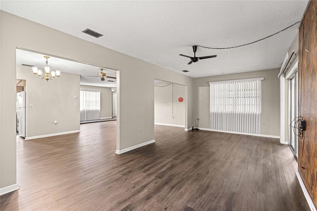 На продажу: $209,000 (2 спален, 2 ванн, 1374 Квадратных фут)