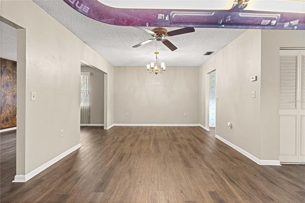 На продажу: $209,000 (2 спален, 2 ванн, 1374 Квадратных фут)