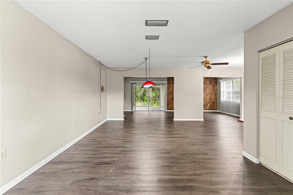 На продажу: $209,000 (2 спален, 2 ванн, 1374 Квадратных фут)