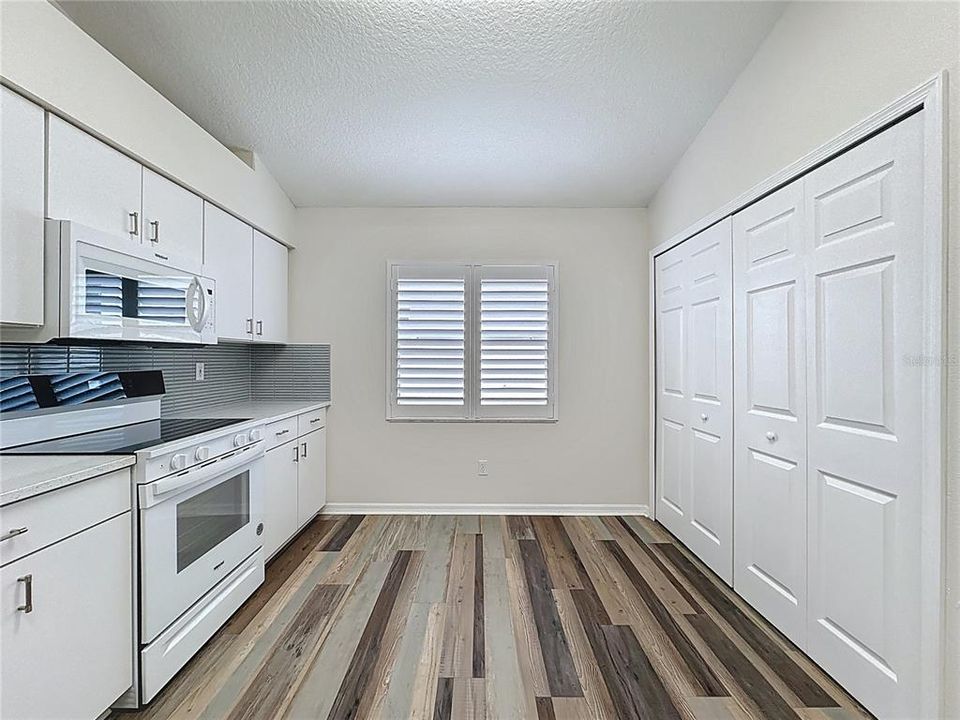 For Sale: $365,000 (2 beds, 2 baths, 1422 Square Feet)